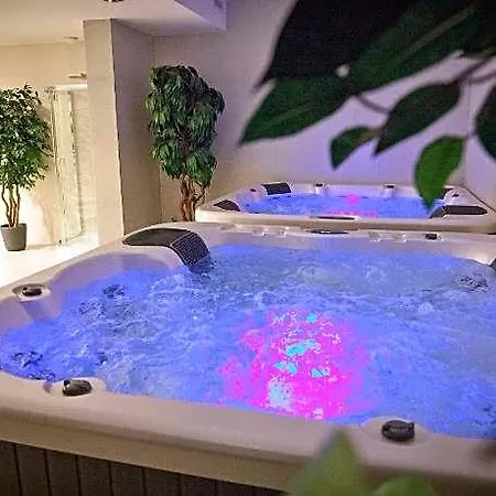 Ezusthid Hotell 4*