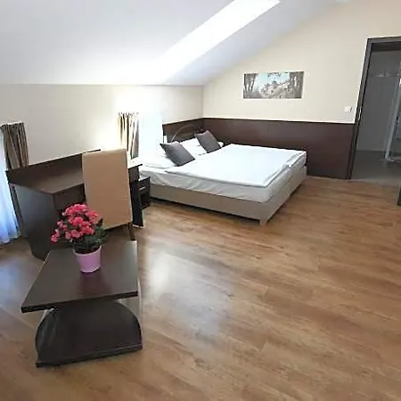Ezusthid Hotell
